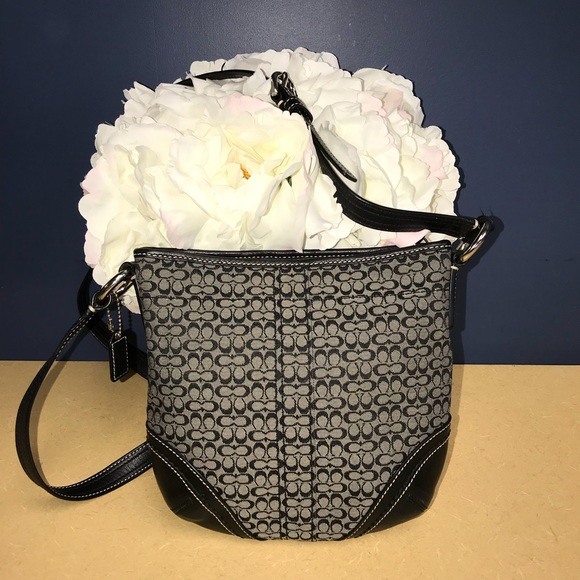 Coach Handbags - Classic coach crossbody